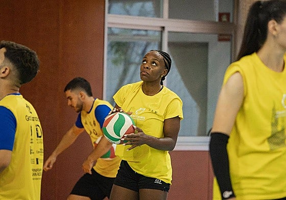 Belly Nsunguimina Meñana, en una sesión preparatoria del conjunto amarillo esta semana.