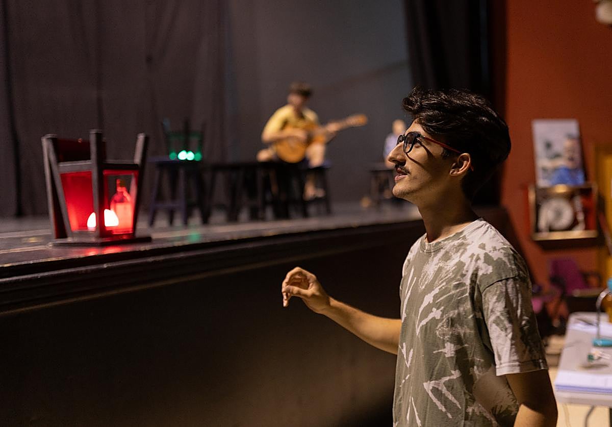 Javier Lozano, durante unos de los ensayos de 'Parque de la liberación'.