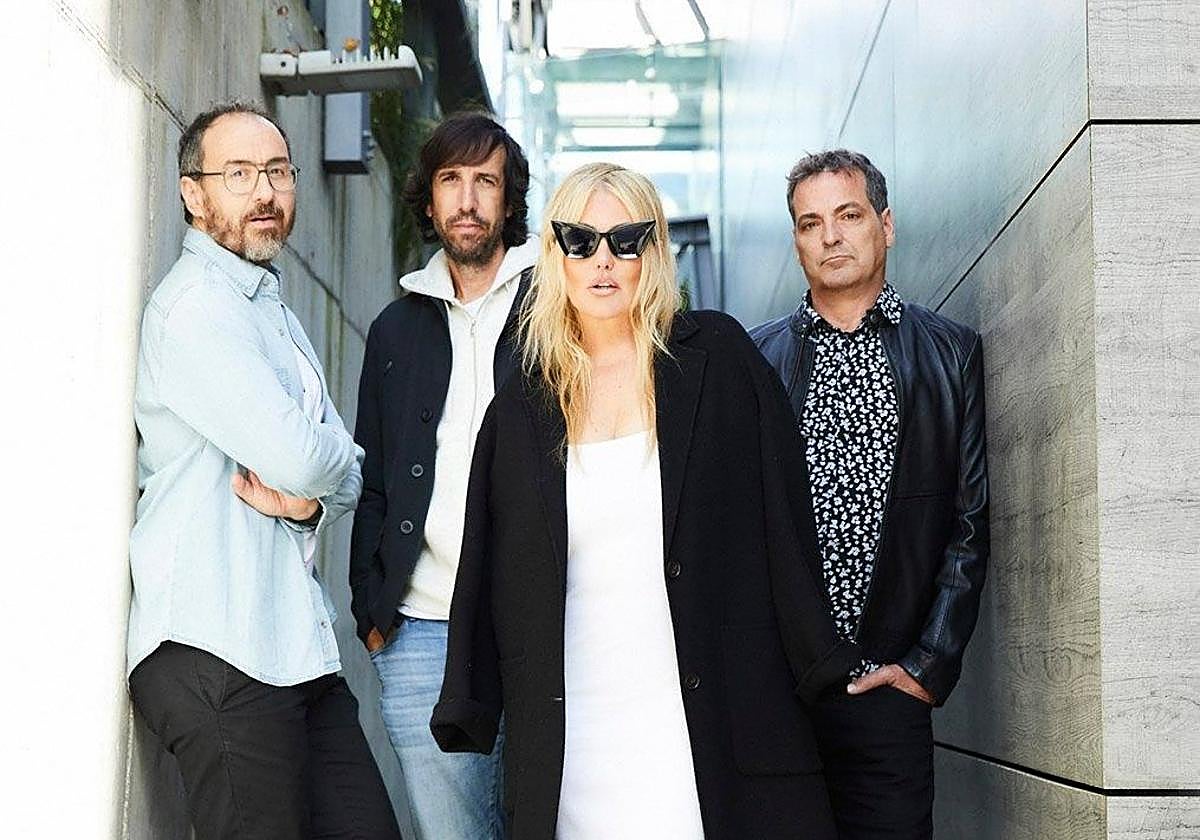 Álvaro, Haritz, Xabi y Amaia en la foto del anuncio de su regreso a los escenarios.