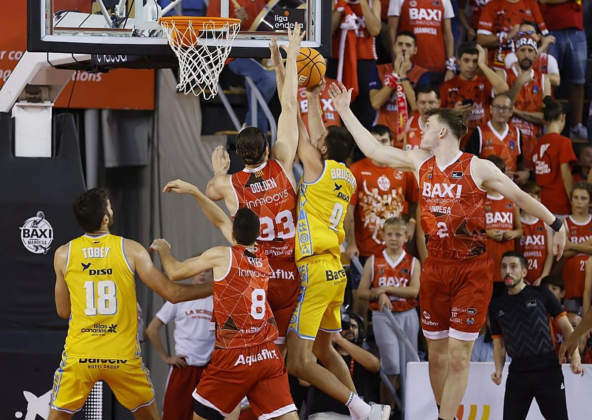 Imagen secundaria 1 - El Gran Canaria recupera el pulso en la ACB y rompe el mal fario en el Nou Congost (80-87)