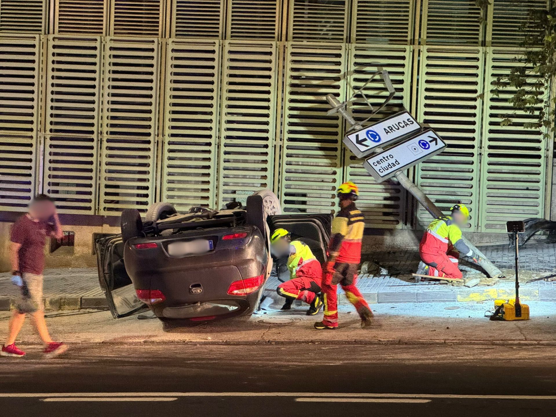 Así quedó el coche tras el accidente.