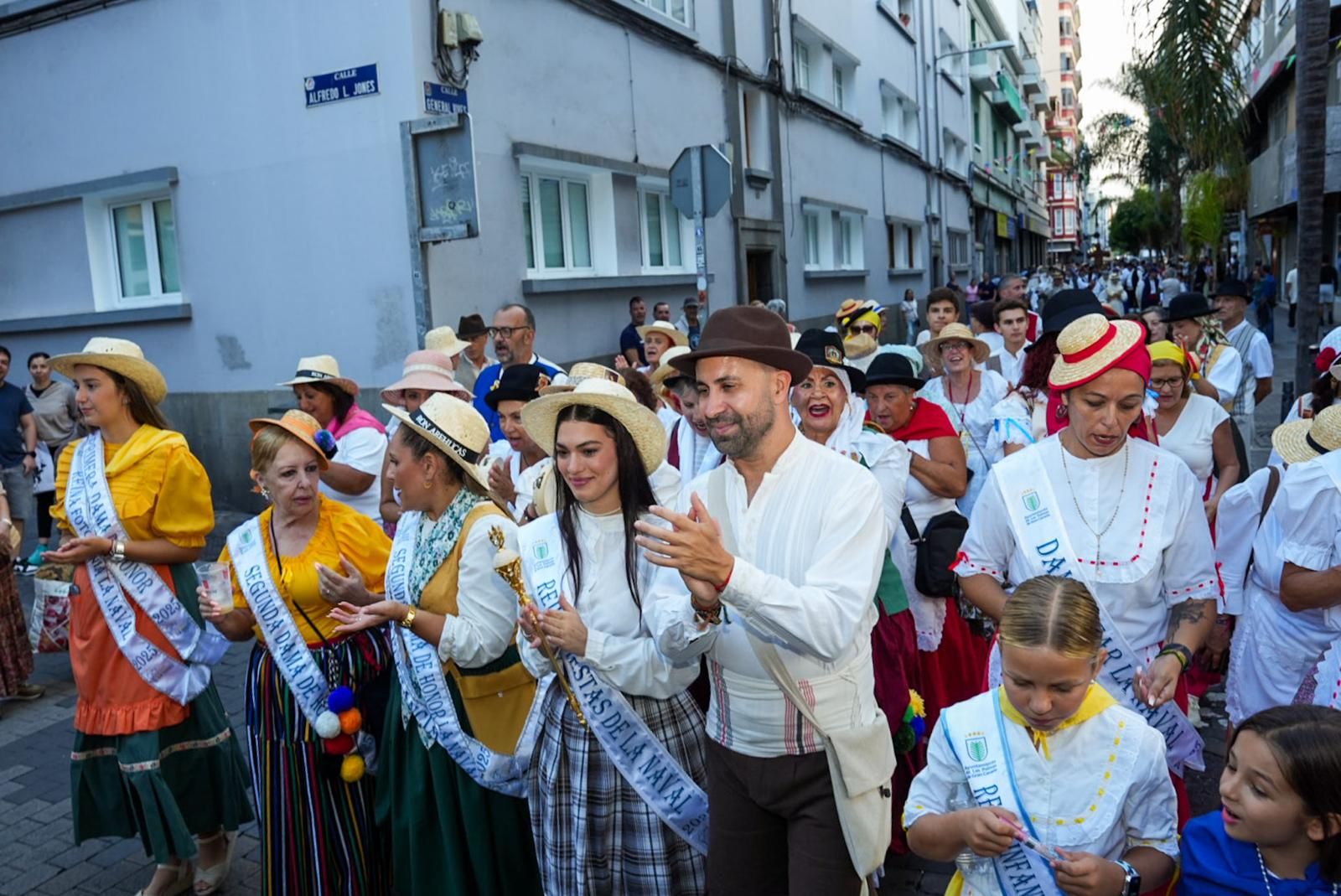 Las mejores imágenes de la romería ofrenda de La Naval
