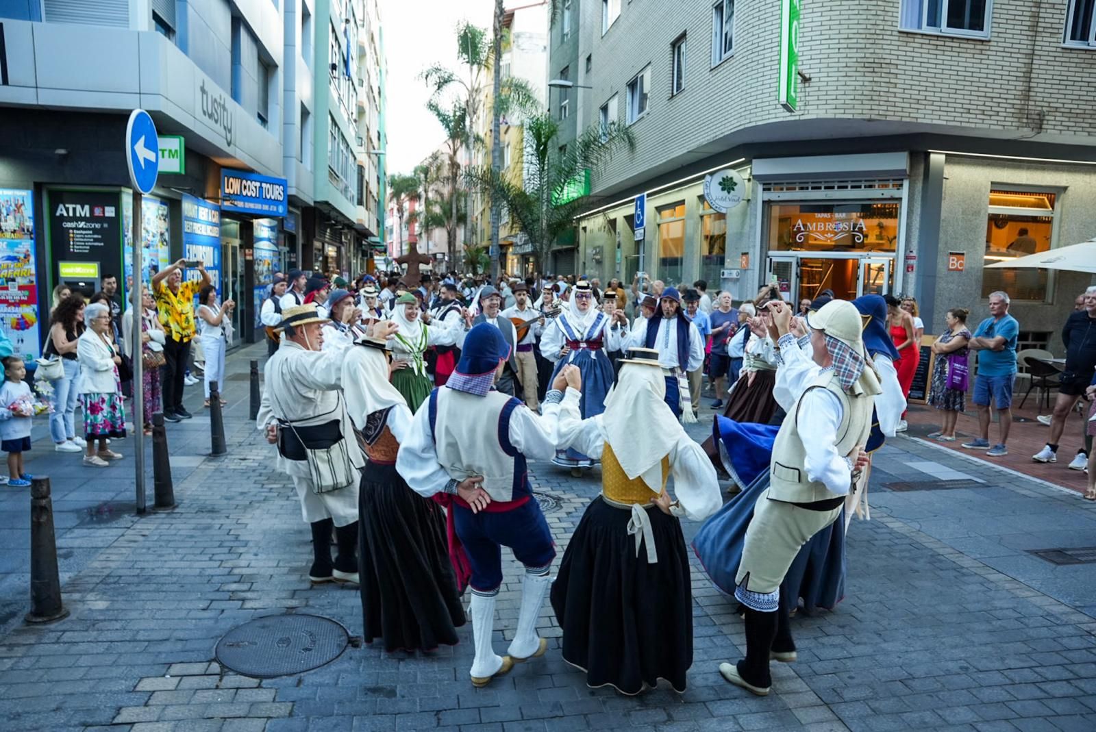 Las mejores imágenes de la romería ofrenda de La Naval