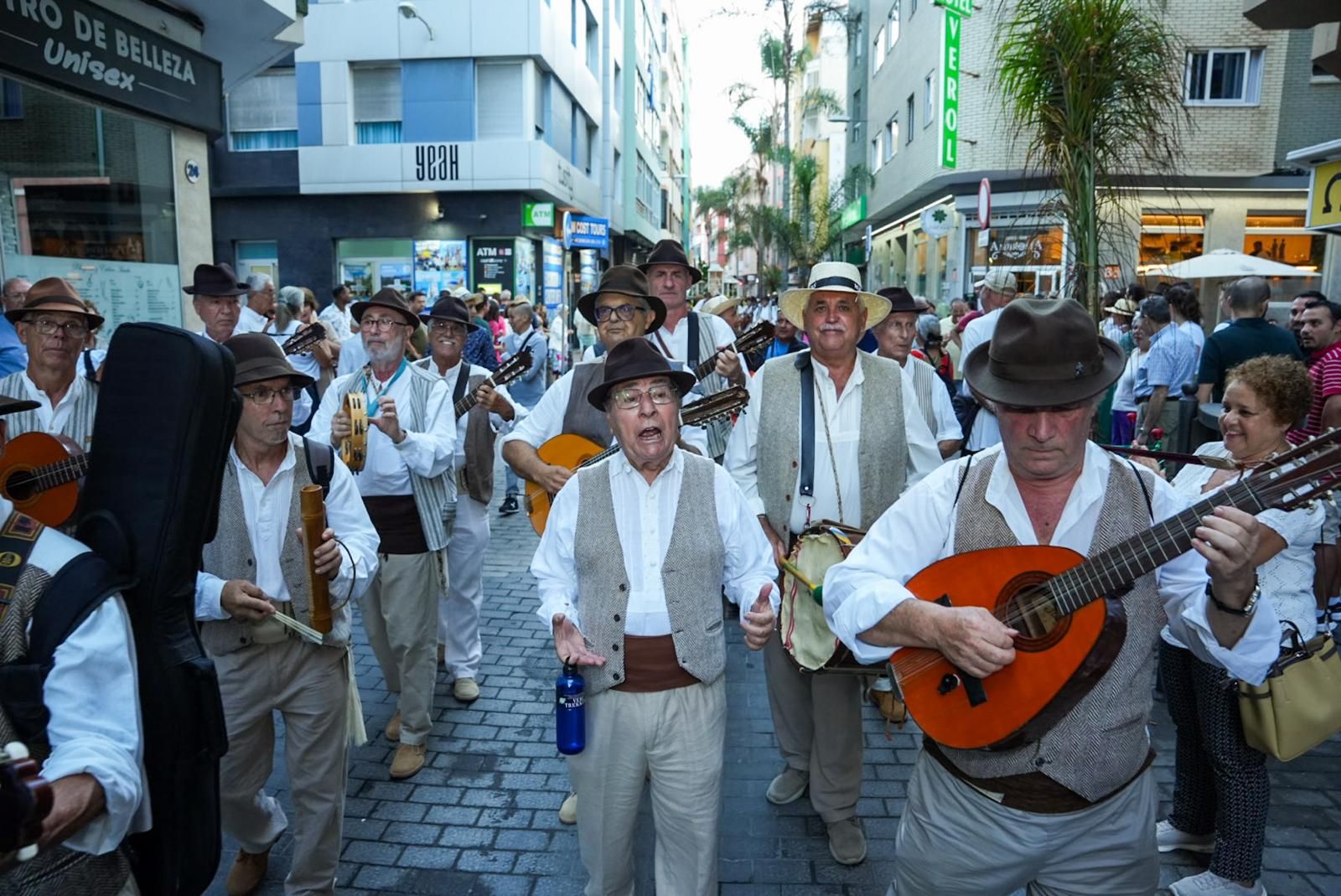 Las mejores imágenes de la romería ofrenda de La Naval