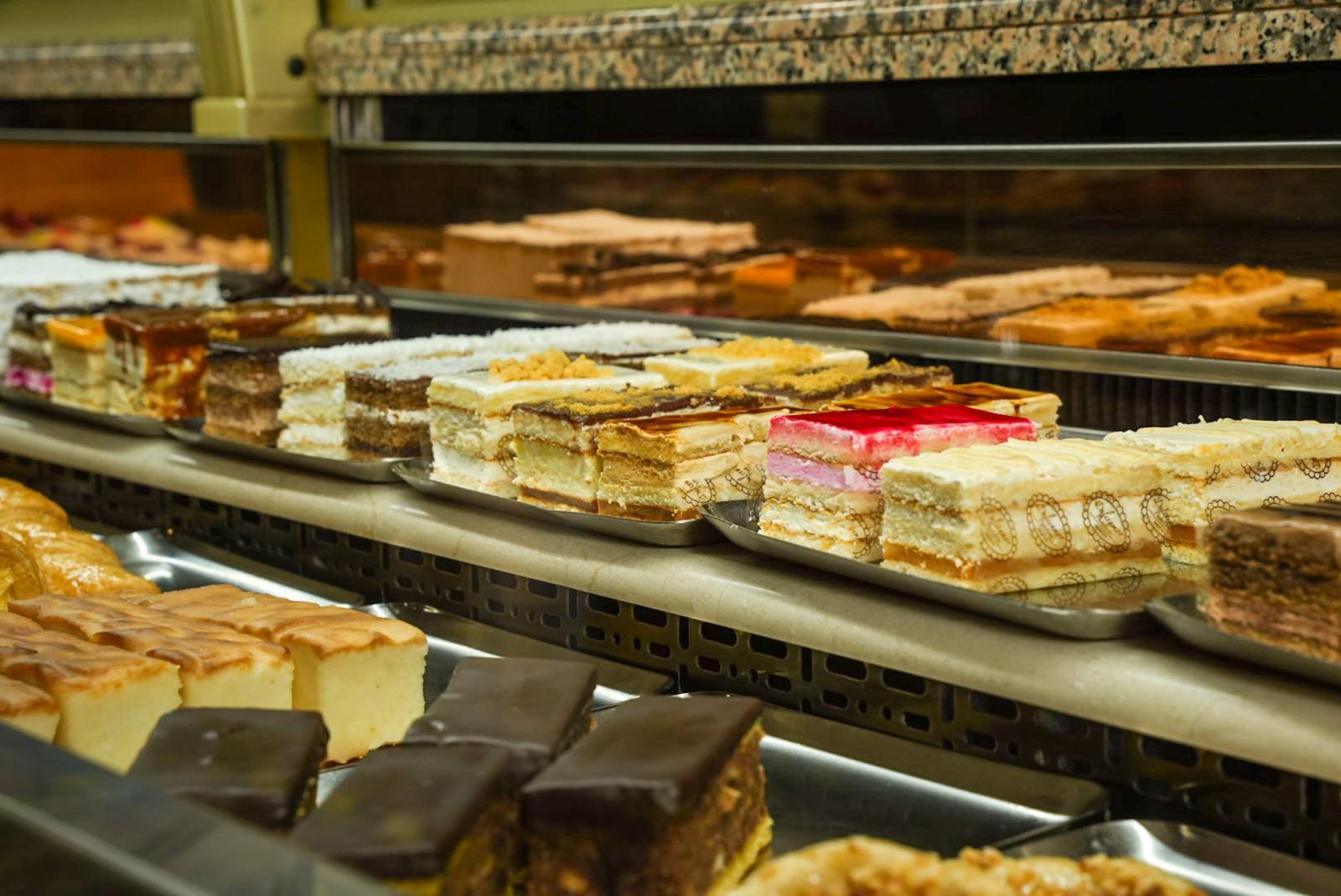 Segunda generación al frente de la pastelería Dulceamor