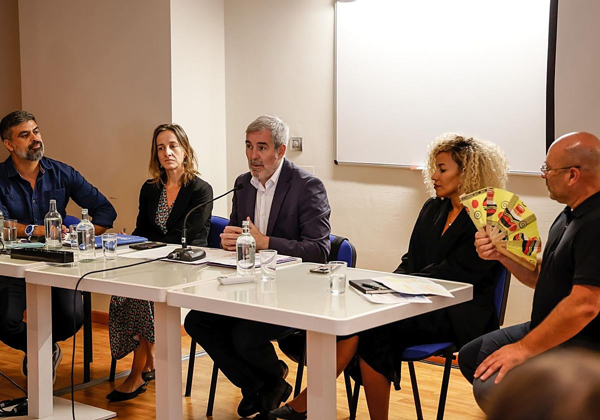 El presidente de Canarias, Fernando Clavijo, participó en un debate sobre el derecho de asilo en Europa.