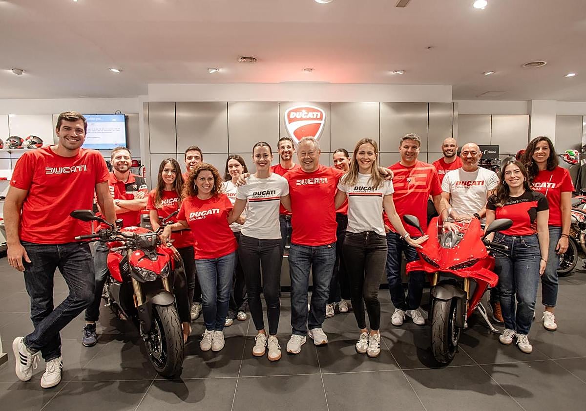 Imagen principal - Domingo Alonso recibe el reconocimiento internacional «Mejor Distribuidor del Año 2025» de la mano de Ducati Motor Holding