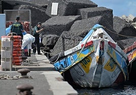 Rescatan a 63 personas de una patera a la deriva a 172 kilómetros de Gran Canaria