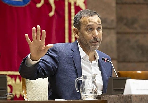 El doctor Delvys Rodríguez, ayer, en las jornadas celebradas en el Parlamento de Canarias.