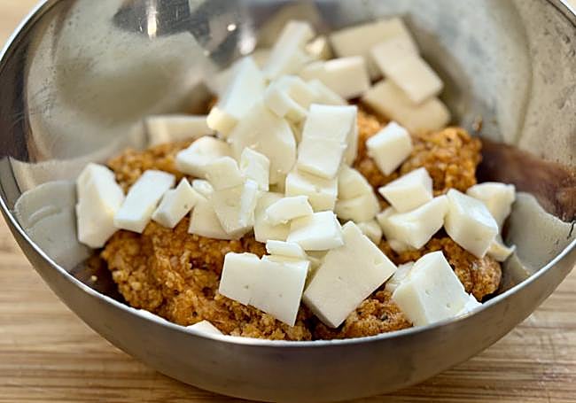 Añadimos el queso y mezclamos