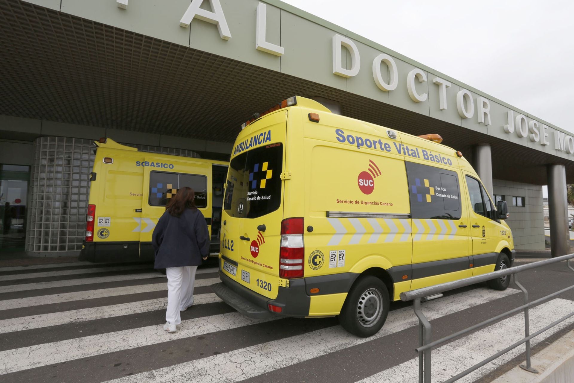 Ambulancia del SUC en el Hospital José Molina Orosa.