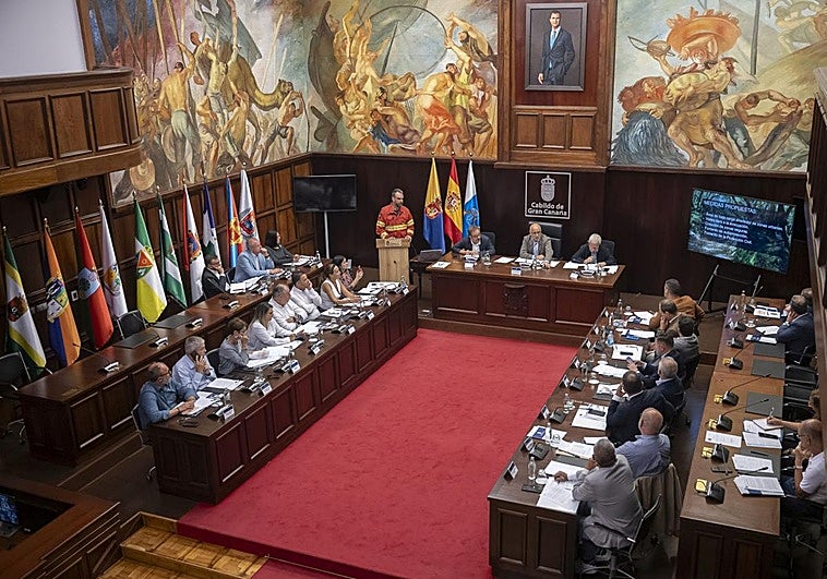 Un momento de la Asamblea de Alcaldes y Alcaldesas celebrada en la Casa Palacio.