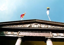 Imagen de archivo de la fachada del Parlamento de Canarias.