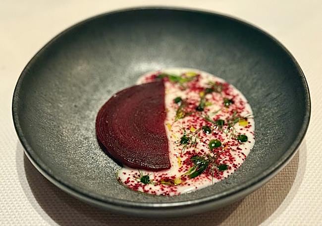 Remolacha con beurre blanc y aceite de eneldo