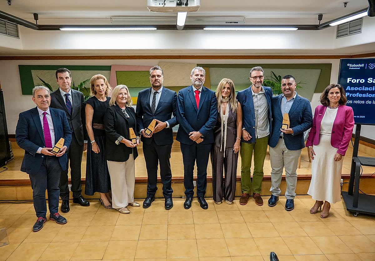 Reconocimientos a los siguientes Colegios por su destacada labor profesional y colegial.