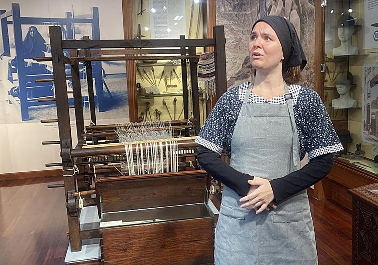 Doña Amparo, en su recorrido por las instalaciones del Faro de Maspalomas.