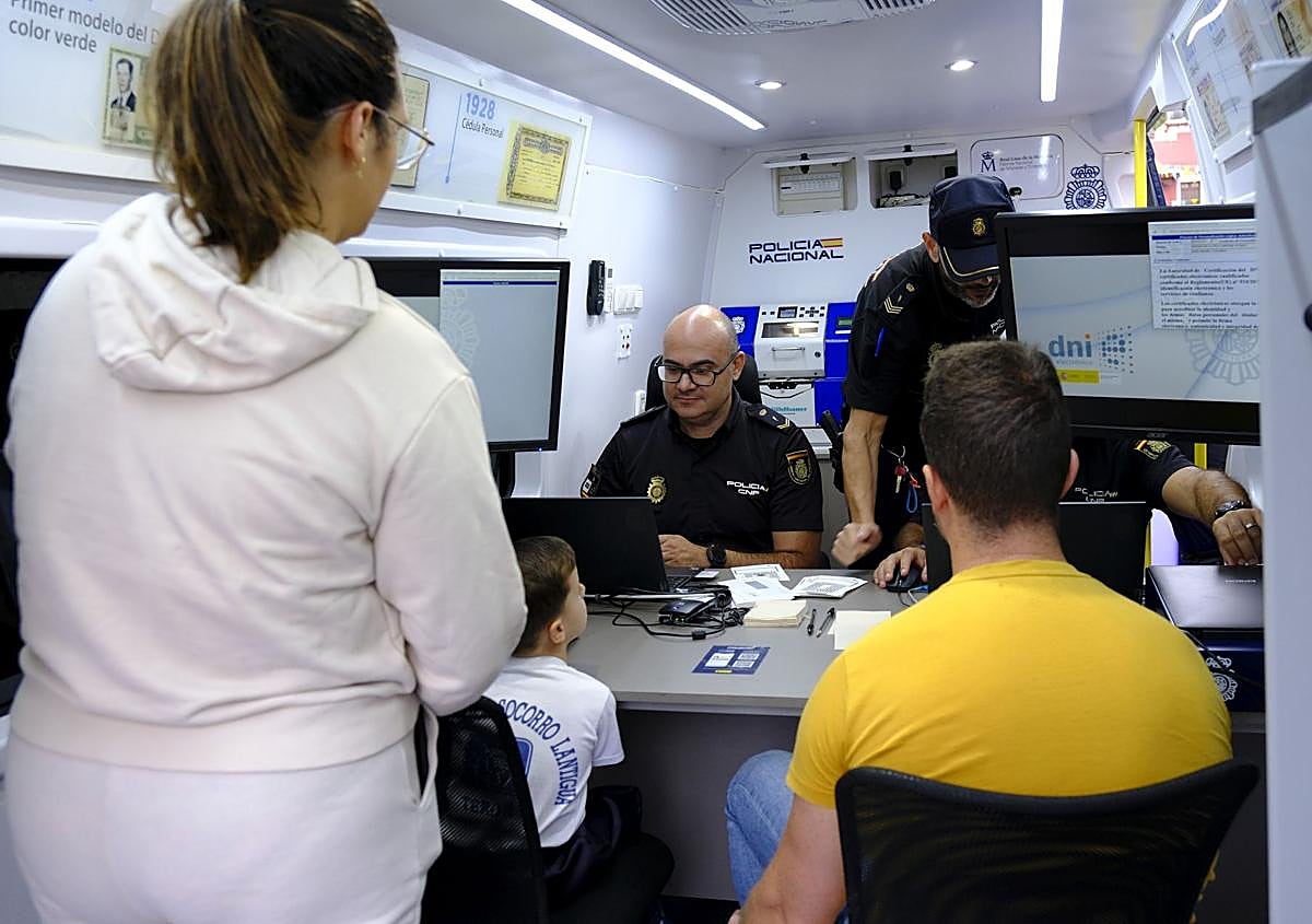 Imagen secundaria 1 - Renovar el DNI sin desplazarse a la ciudad: así funciona la nueva unidad VIDOC en Teror