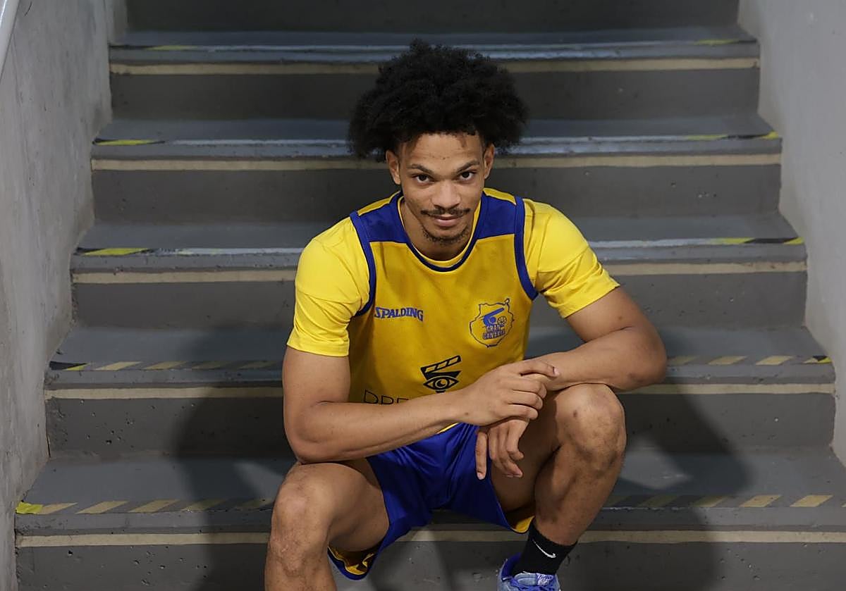 Isaiah Wong posó este jueves para la entrevista con CANARIAS7 en la Sala Club del Gran Canaria Arena.