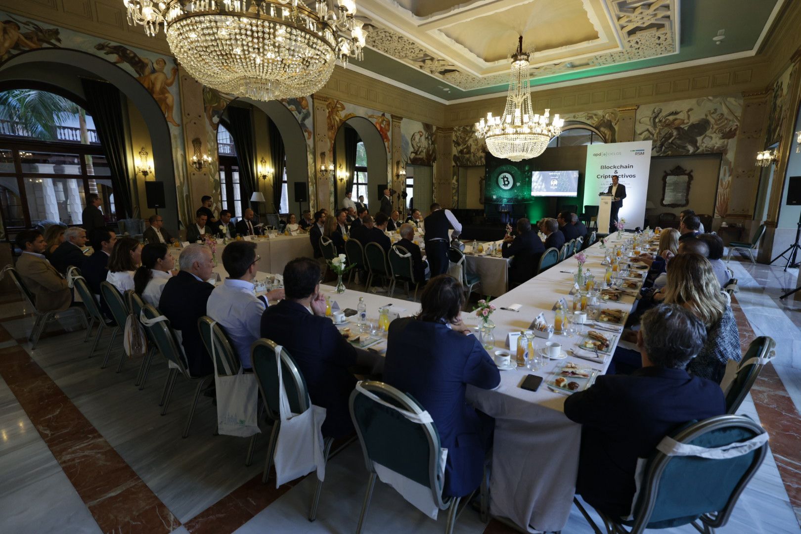 La APD pone el foco en las implicaciones del blockchain y los criptoactivos