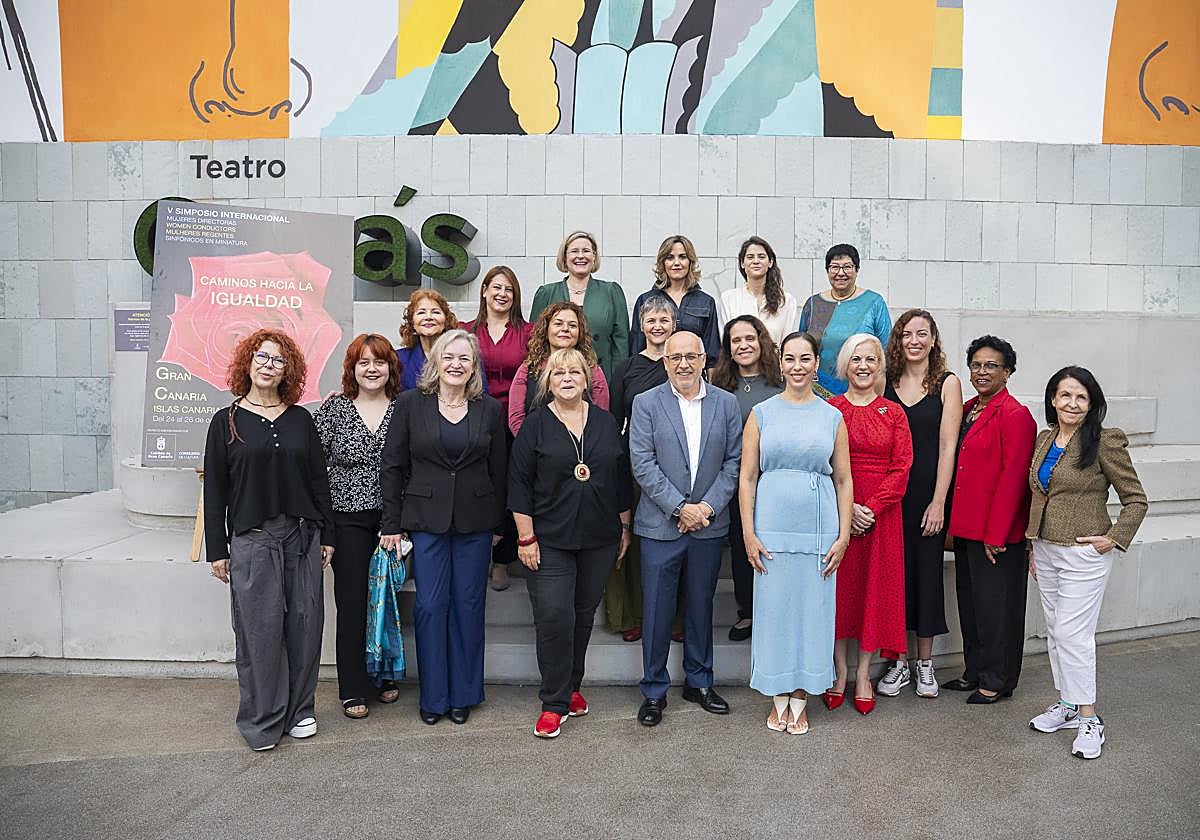 Imaguración del simposio en el Teatro Cuyás.