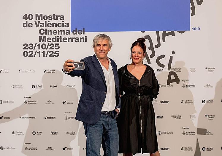 Domingo de Luis y la productora María Santana, en la Mostra de Valencia.