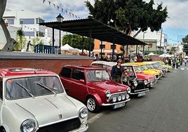 Concentración de coches Minis en años anteriores.