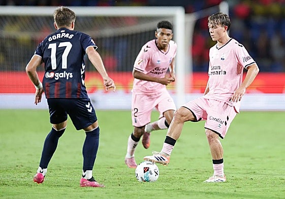 Amatucci, con la equipación rosa por la lucha contra el cáncer de mama.