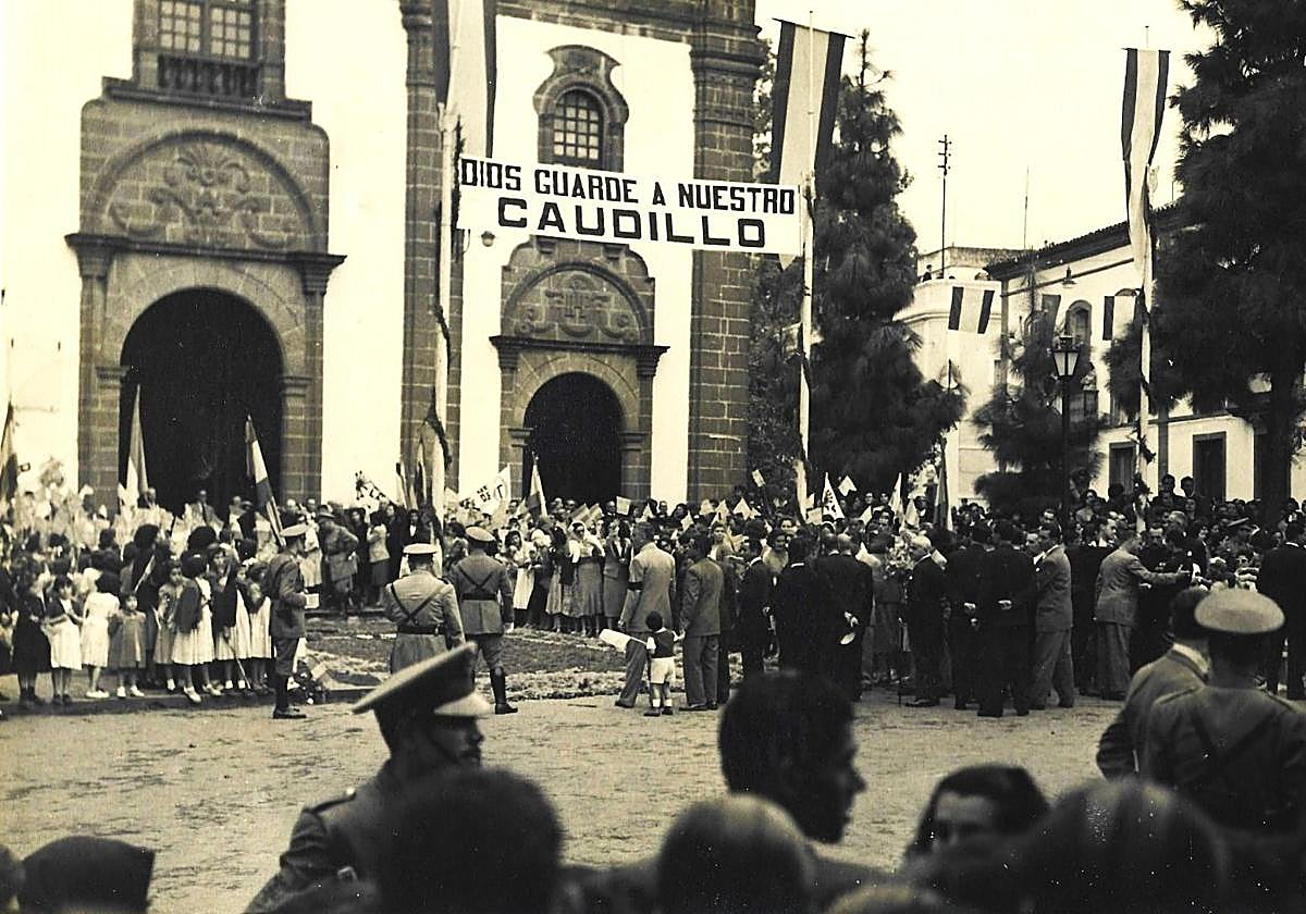 Imagen de la visita del general Franco a Teror en octubre de 1950.