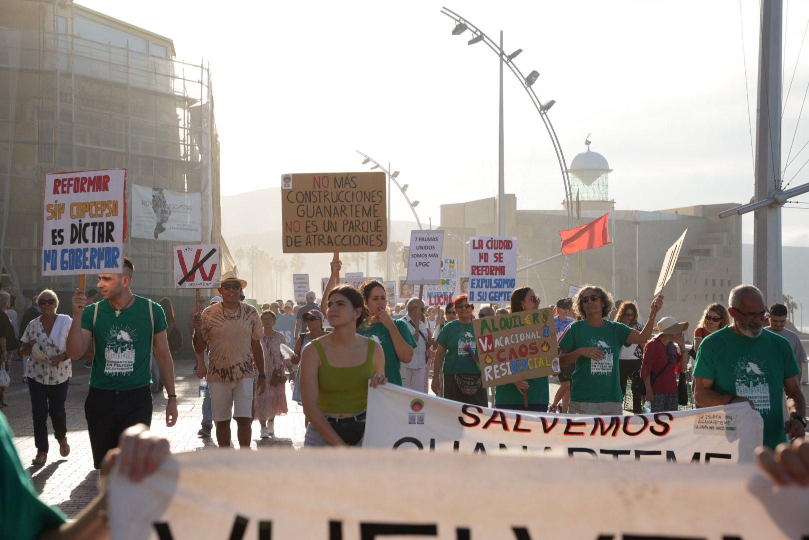 Manifestación &#039;Por la ciudad que merecemos&#039;, en imágenes