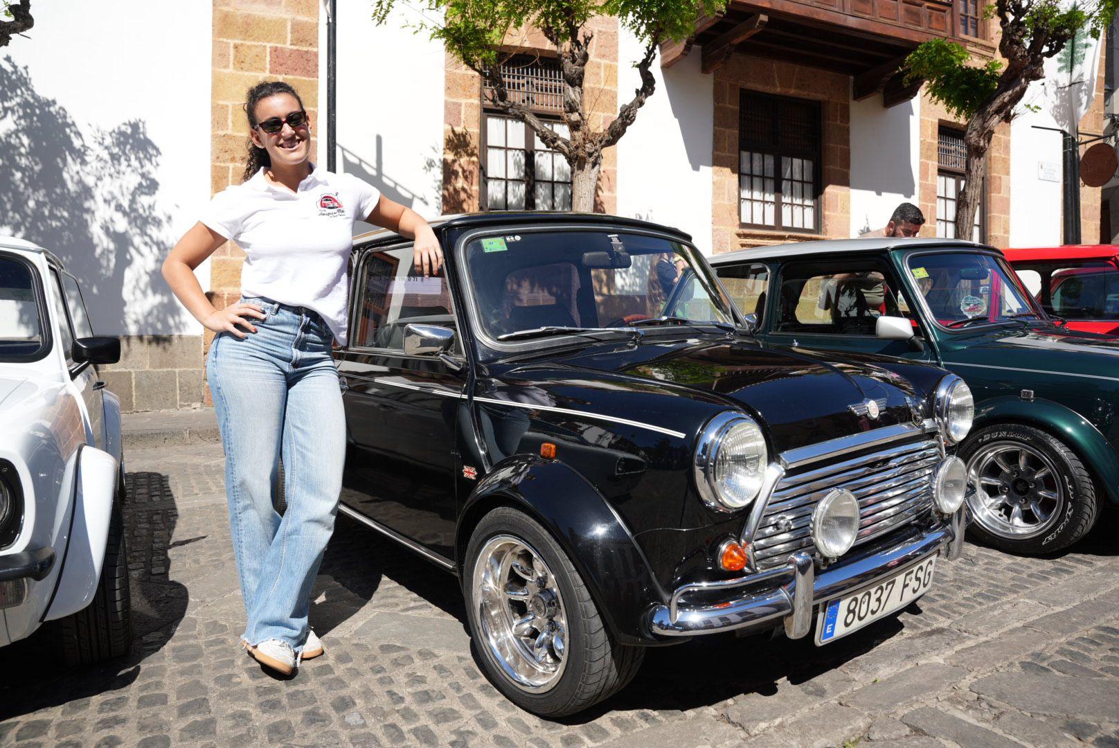 Amantes de los coches Mini se agrupan en Teror