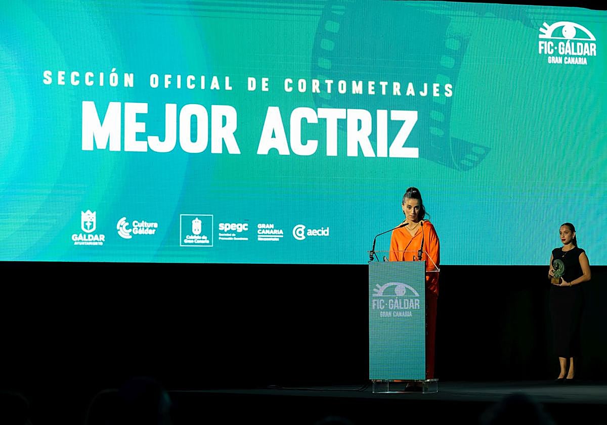 Imagen principal - Agente secreto y Samsa en lo más alto del FIC Gáldar 2025