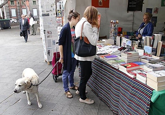 Imagen de archivo de la Feria del Libro, en el parque de San Telmo.