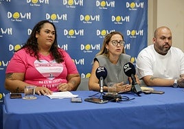 De izquierda a derecha, Nisa Santana, de Chrysallis; Carolina Buriticá, de la Plataforma Canaria de Educación Inclusiva y Tanausú Hernández, de Voces Valientes.