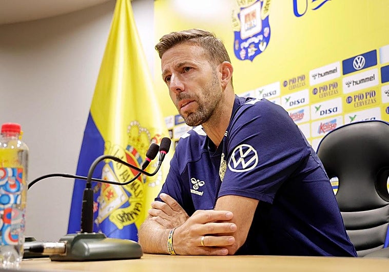El entrenador de la UD Las Palmas, Luis García, en rueda de prensa.