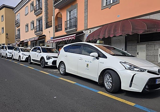 Parada de taxis en el casco urbano de San Mateo.