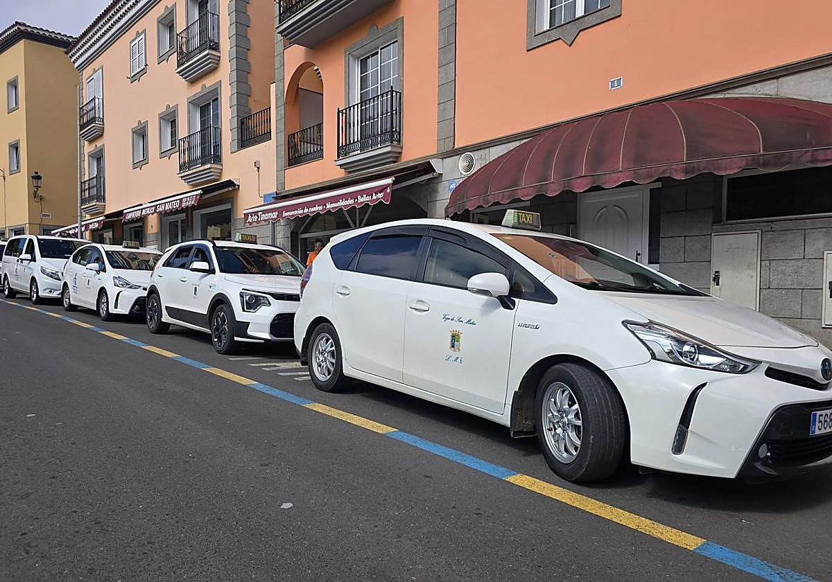 Parada de taxis en el casco urbano de San Mateo.