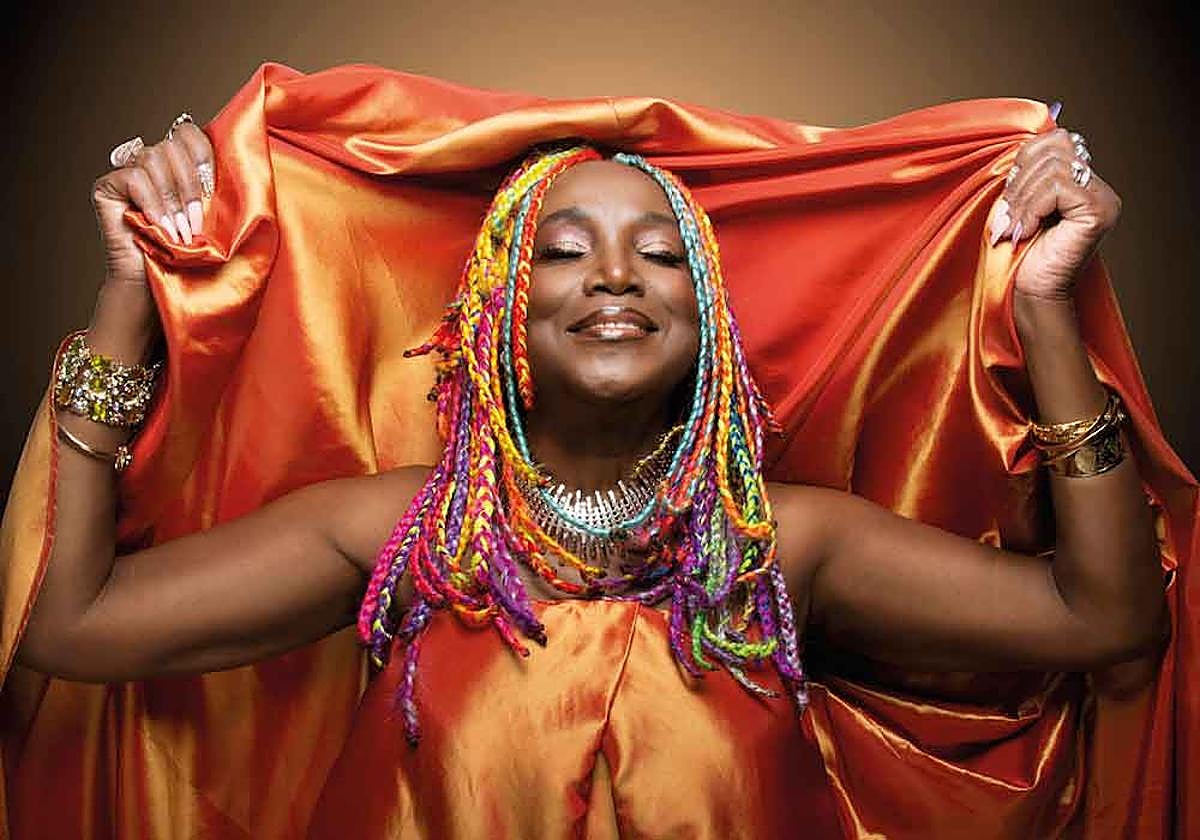 Lucrecia, que actúa en el recinto ferial de Gran Tarajal, dentro del festival de día del Arena Negra.