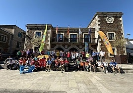 Foto grupal de los participantes de la IX edición del 'Camino de los Valores'.