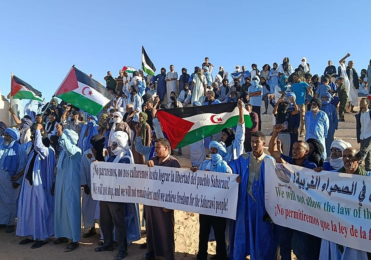 Manifestaciones en los campamentos de refugiados de Tinduf contra la propuesta de resolución estadounidense.