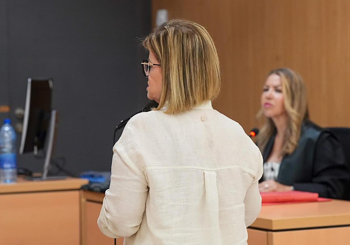 Imágenes de la declaración de la concejala Inmaculada Medina y la gerente de la Sociedad de Promoción, María Elena Rodríguez, por el carnaval de 2024