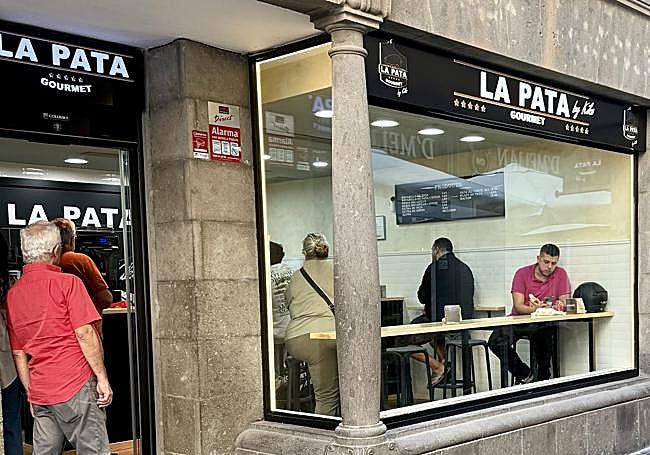 Fachada del nueco local La Pata Gourmet by Kiko en Triana