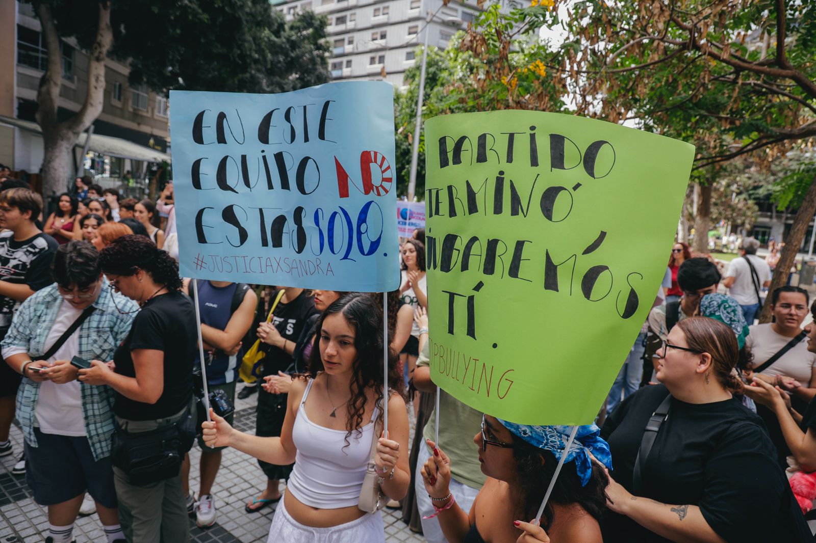 Los estudiantes exigen en la calle protección ante el acoso escolar