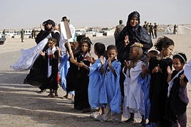 Imagen de ciudadanos saharauis en los campamentos de refugiados de Tinduf, Argelia.