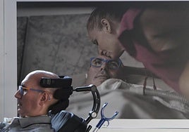 Un paciente canario de ELA en la exposición de Walter Astrada protagonizada por personas con esta patología y exhibida este verano en TEA, en Tenerife.