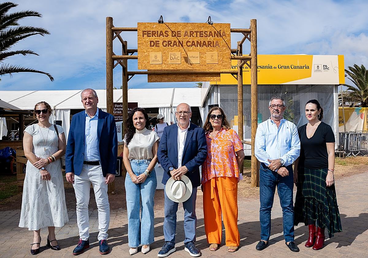 Inauguración de la primer Feria de Artesanía de la isla otoñal, en el Faro de Maspalomas.