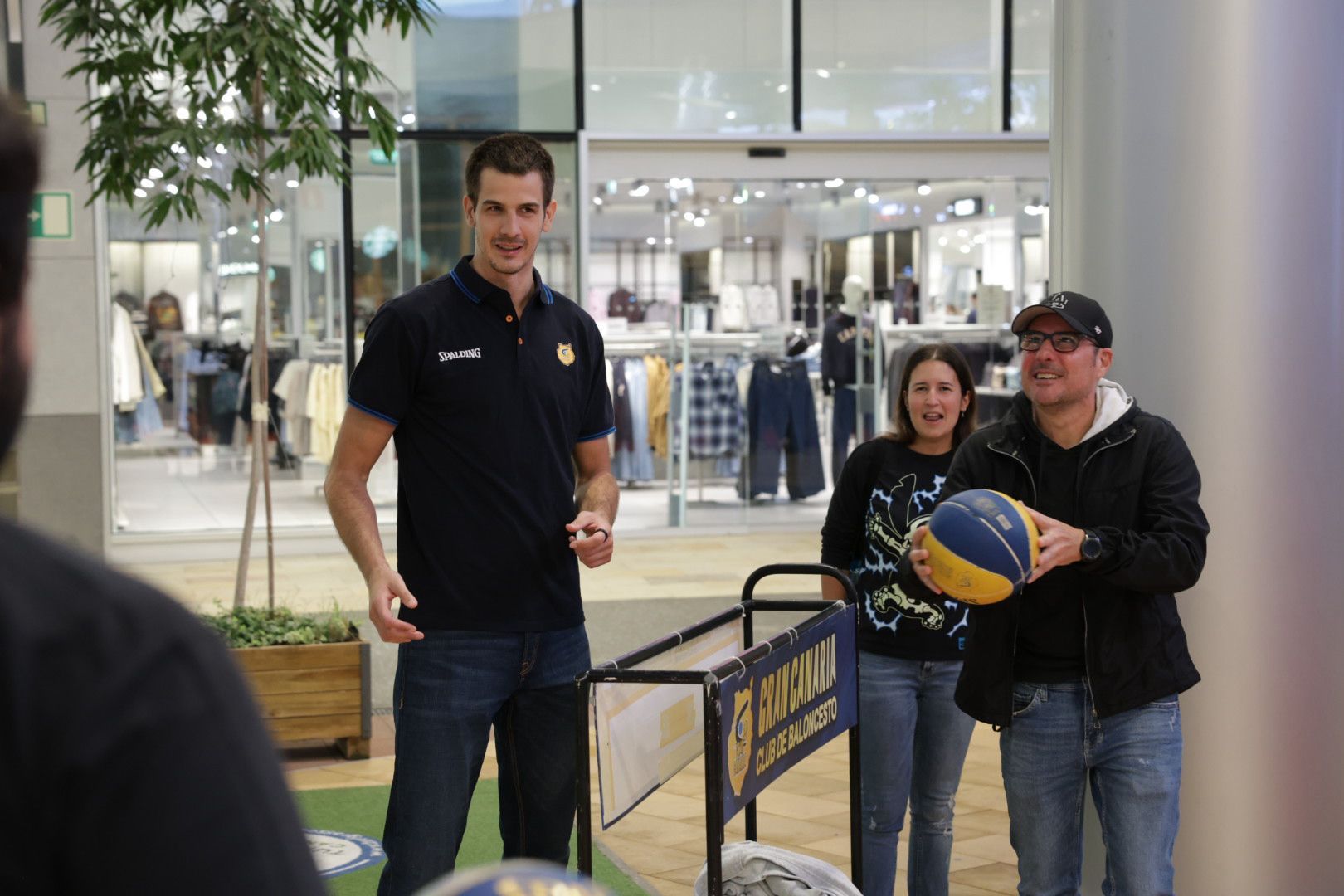 El Dreamland Gran Canaria se divierte en el CC Alisios