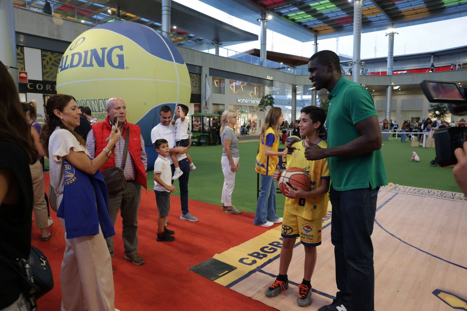 El Dreamland Gran Canaria se divierte en el CC Alisios