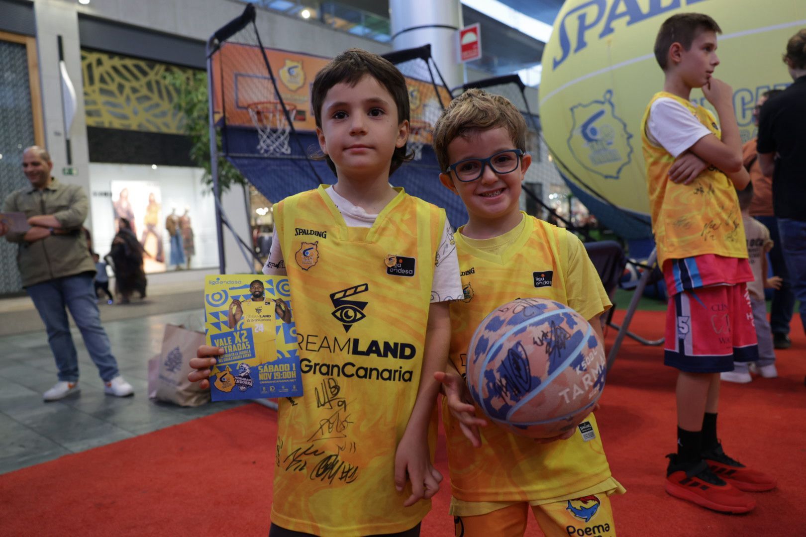 El Dreamland Gran Canaria se divierte en el CC Alisios