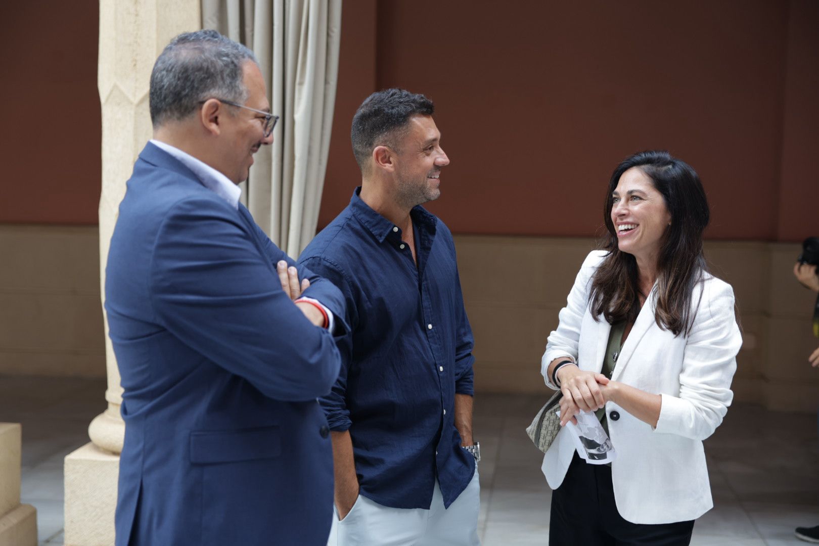 Los asistentes a la conferencia del exdirector del CNI Jorge Dezcallar