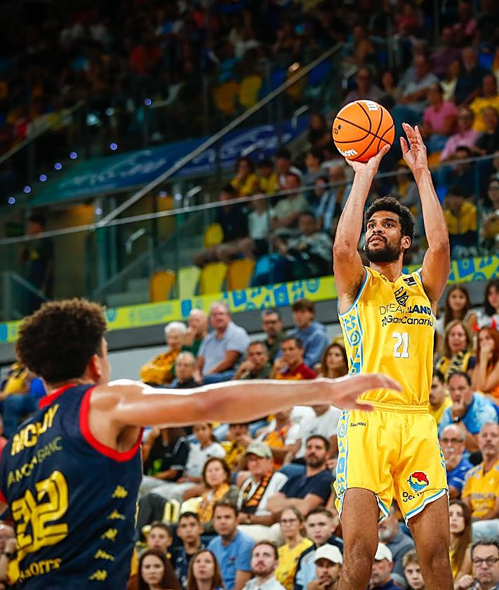 Imagen secundaria 2 - El Dreamland Gran Canaria entierra los fantasmas en el Arena (102-85)